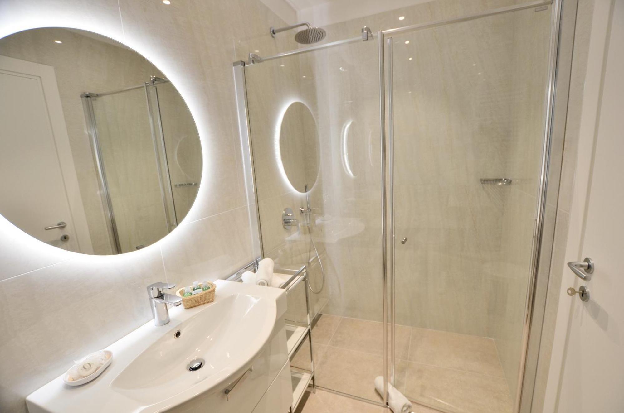 Phoenix - Lake Aparthotel 2*