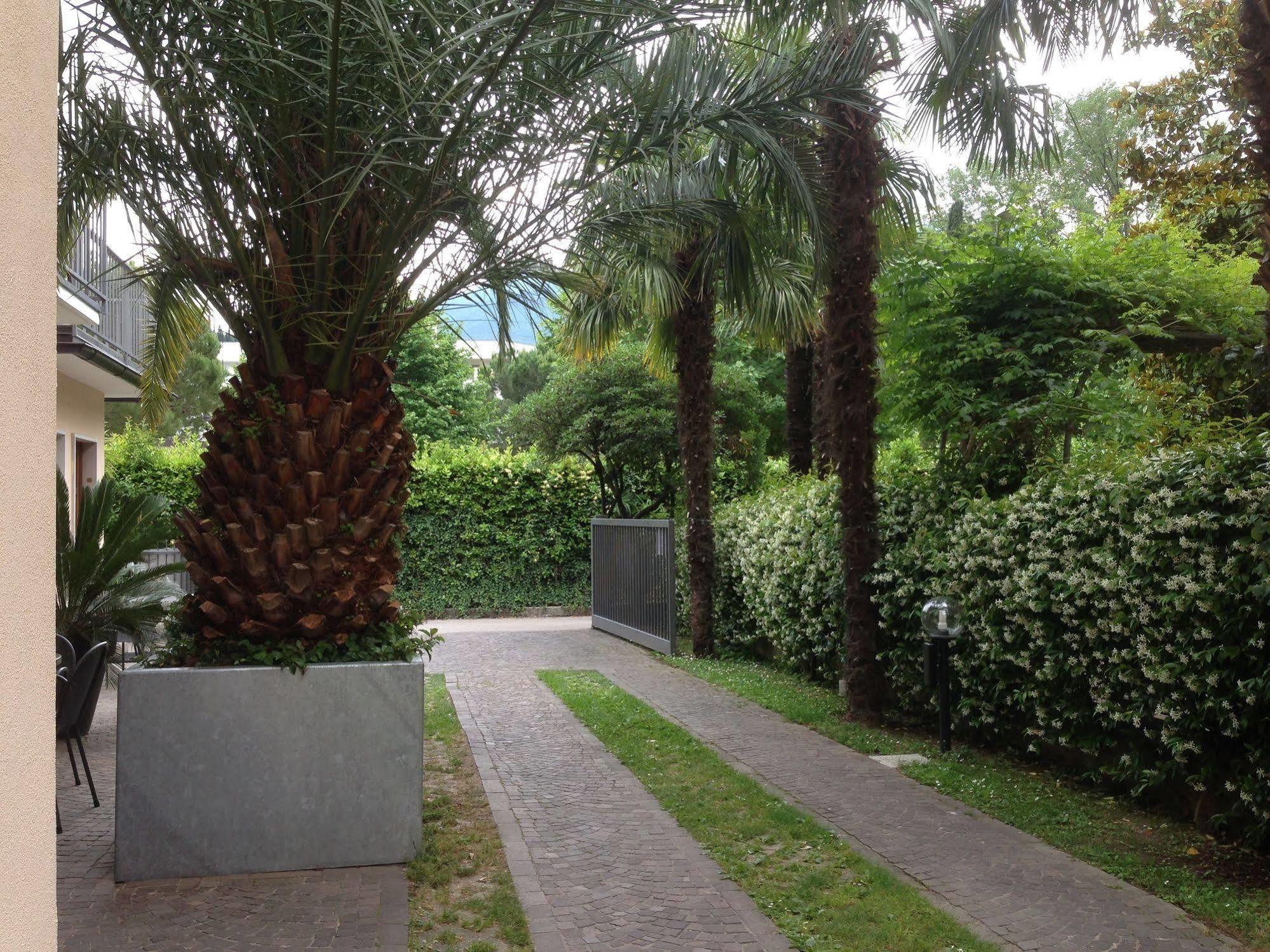 Phoenix - Lake Aparthotel 2*